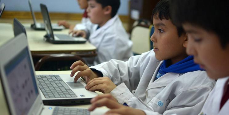 Educación en programación y robótica a ocho millones de alumnos