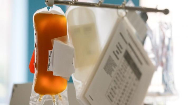La FDA aprobó el uso de emergencia al plasma de convalecientes