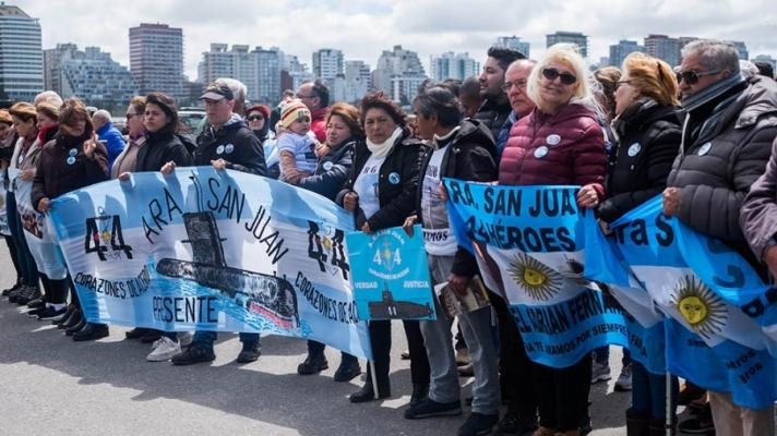 Familiares de los fallecidos en el ARA San Juan contra Macri