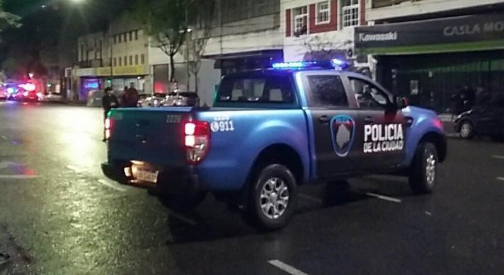 Cuatro policías de la Ciudad fueron tomados de rehenes 