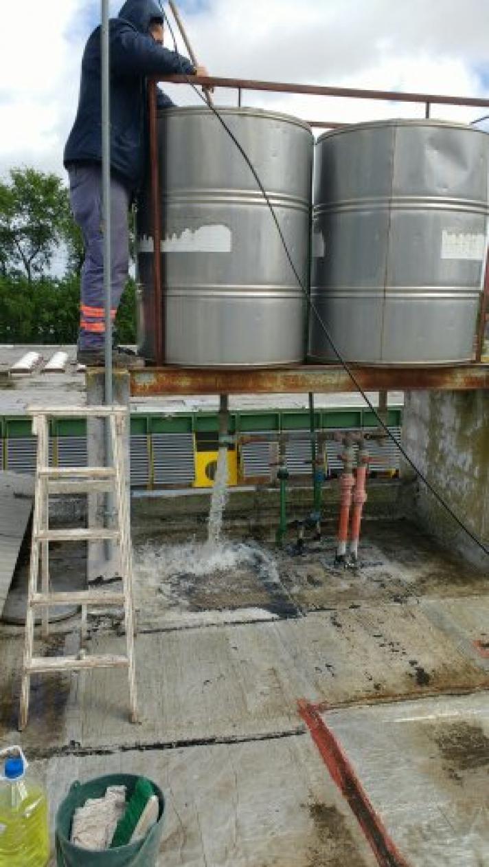 OSSE limpió y desinfectó cisternas y tanques de agua en escuelas