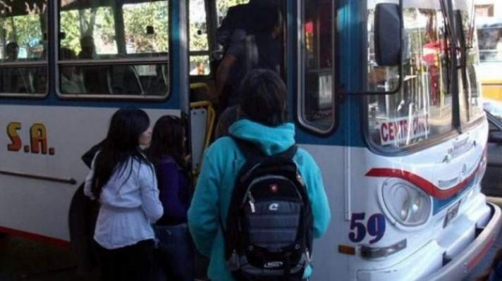 Los docentes y alumnos porteños podrán usar el transporte público