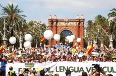Una multitud se manifestó en Barcelona a favor del idioma castellano en las escuelas